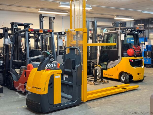 Used and Refurbished Electric Order Picker Forklift Truck