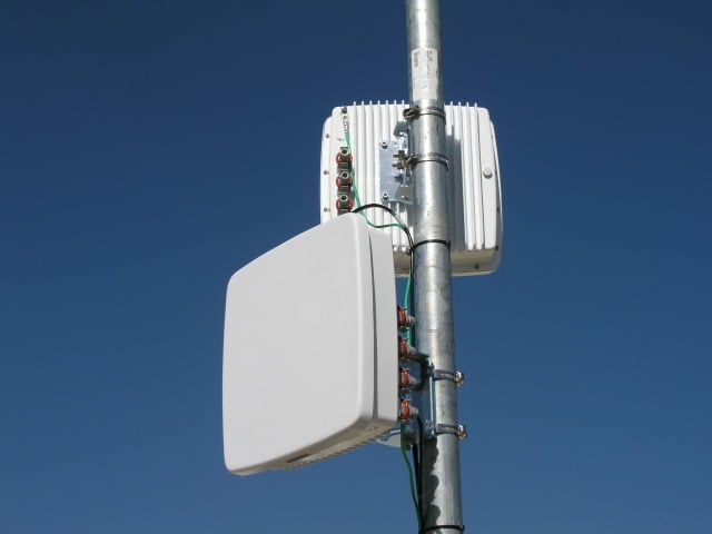 Fixed Wireless Backhaul Link Bridge