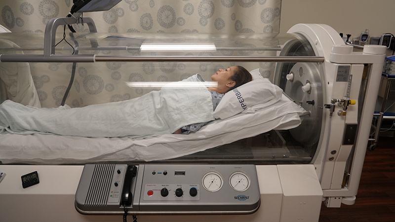 Oxygen Therapy Hyperbaric Chamber Market